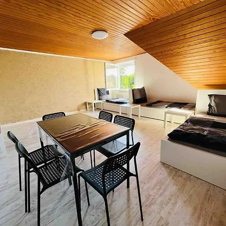 Frisch Renovierte Mit Balkon, Welden,ruhig Welden